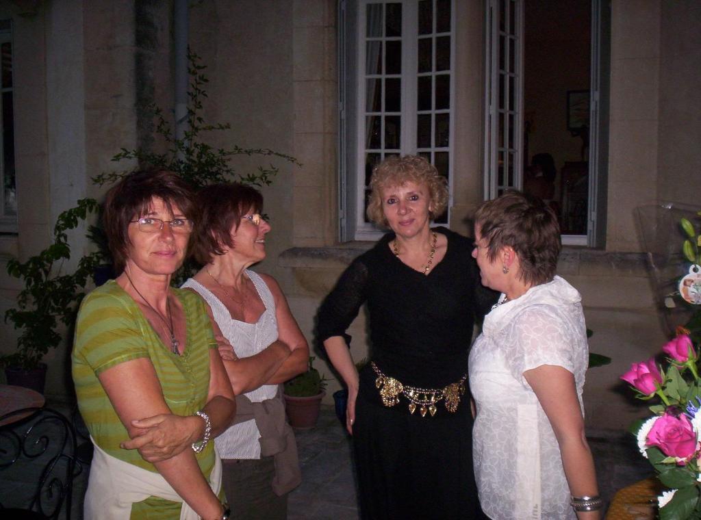 Le Mas Des Armouriers Violes Bagian luar foto